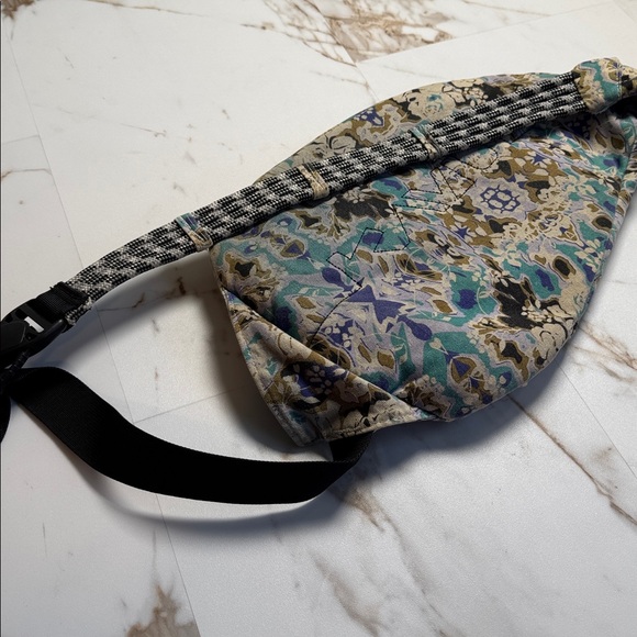 KAVU Cross Body Rope Bag Backpack All Over Print Hike Adventure Travel - Picture 11 of 12